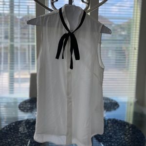 Sleeveless button up tank with tie